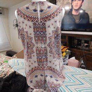 Verse Small Sleeveless V-Neck Blouse.